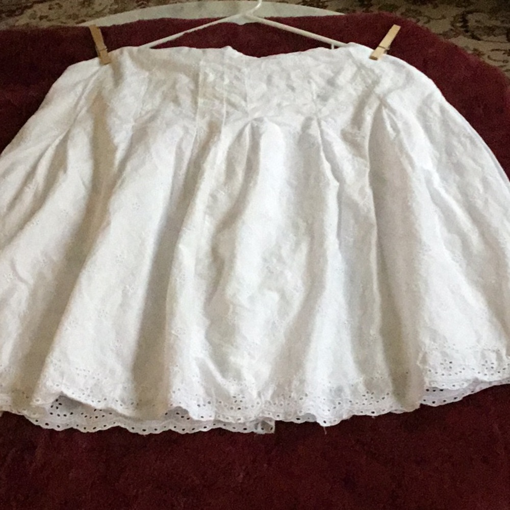 Elegant White Lace Skirt